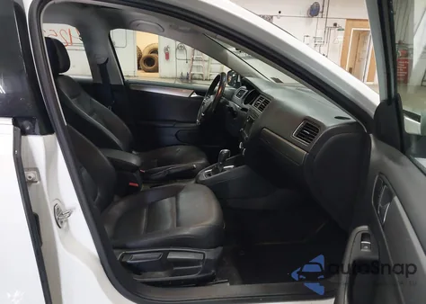 2015 Volkswagen Jetta 1.8T Se z USA, uszkodzony, nr VIN 3VWD17AJ5FM292990